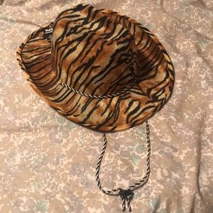 Leopard print cowboy hat 🤠